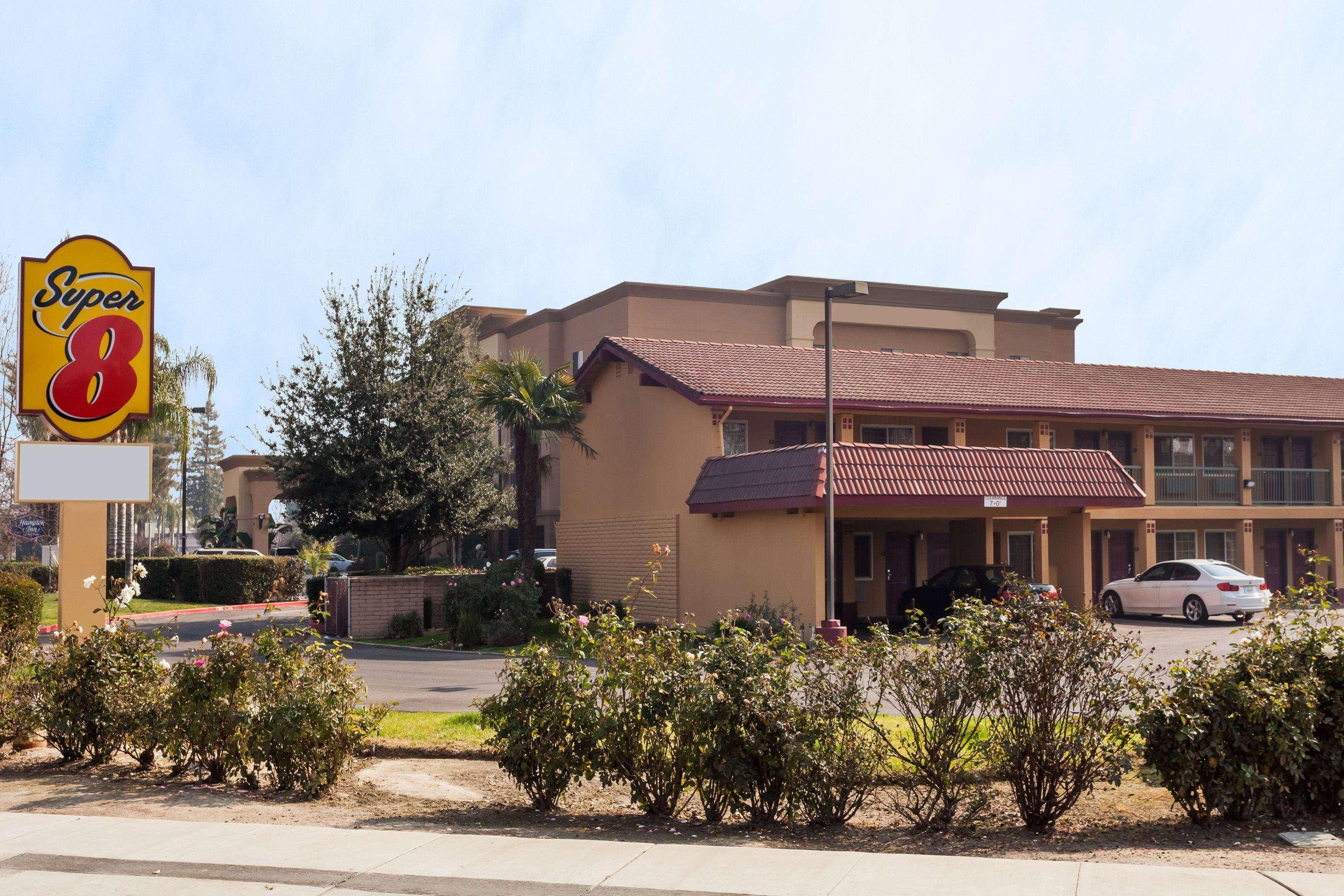 Super 8 By Wyndham Visalia Hotel Exterior foto