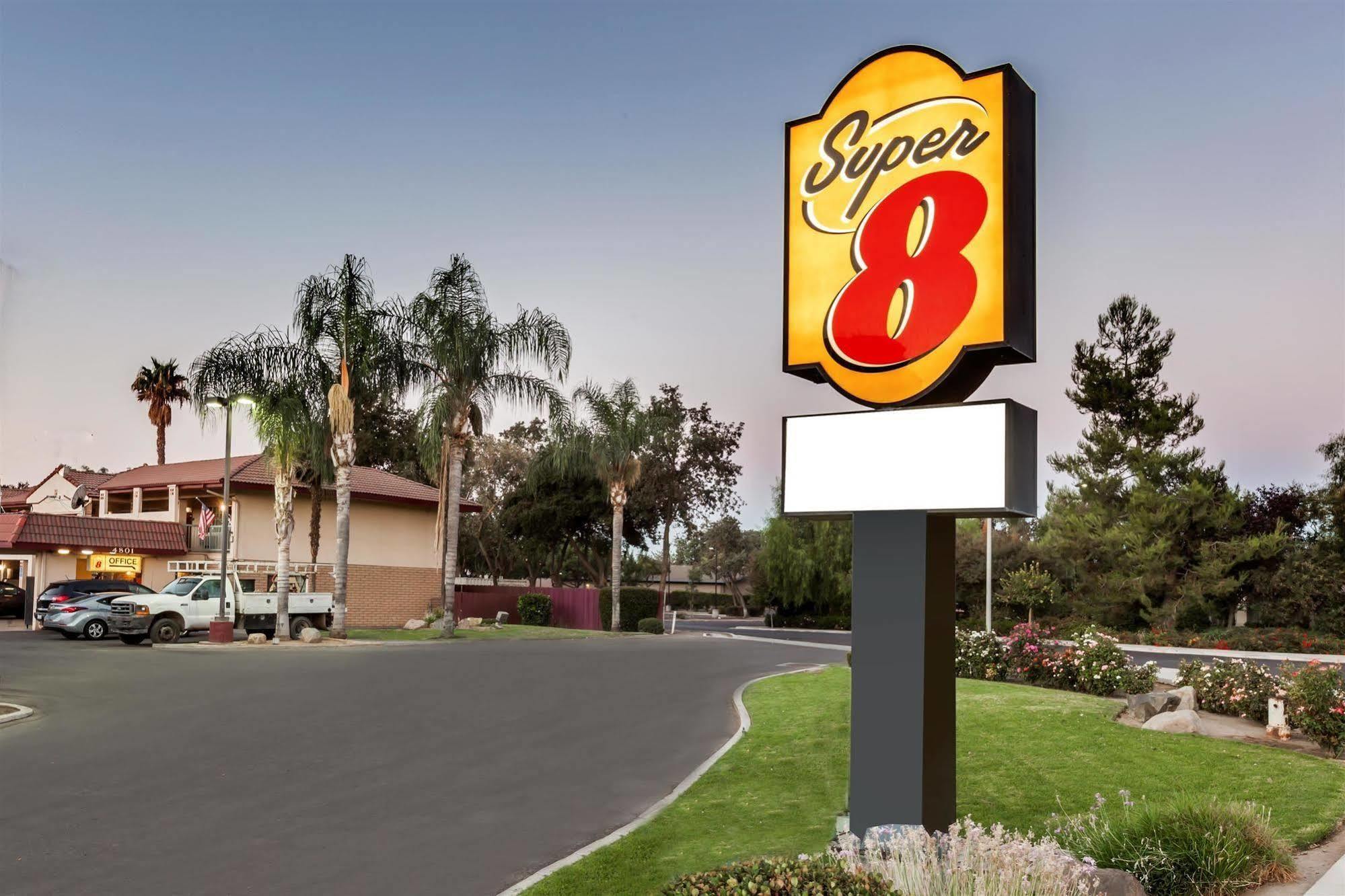 Super 8 By Wyndham Visalia Hotel Exterior foto